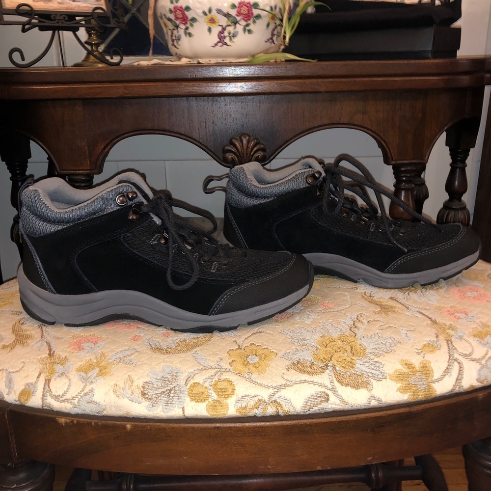 Vionic sneakers